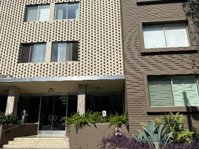 Condo for sale in Hancock Park, Los Angeles