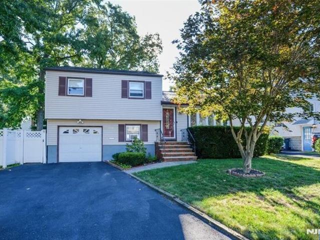 House for sale in Bergenfield, New Jersey