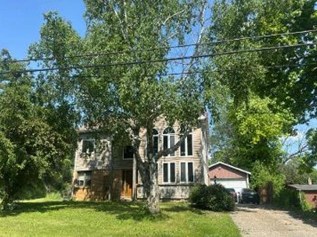 House for sale in Mchenry, Illinois