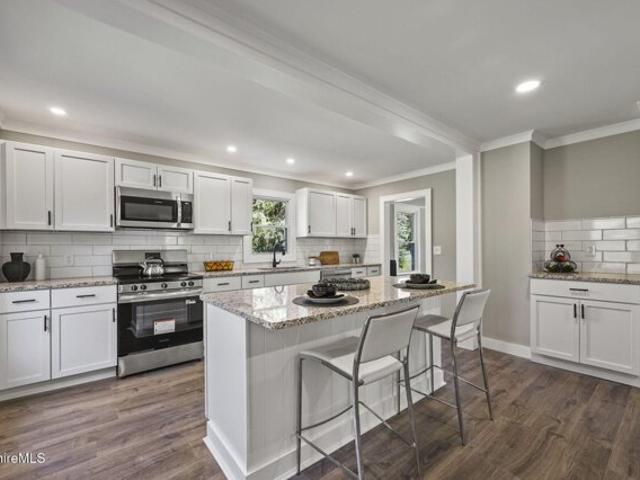 House for sale in Cheshire Harbor, Cheshire