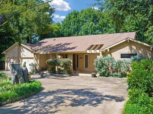 House for sale in Farmers Branch, Texas