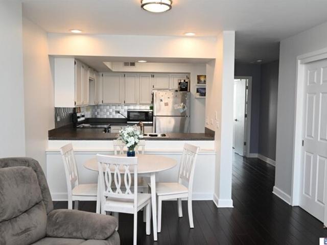 Condo for sale in Lincoln