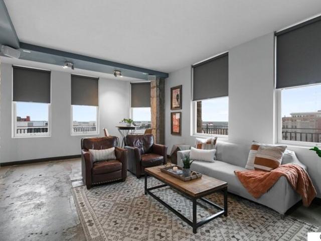 Condo for sale in Lincoln
