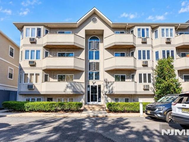 Condo for sale in Newark, Essex County