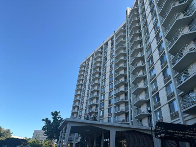 Condo for sale in Oak Brook, Illinois