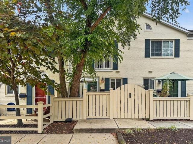 Condo for sale in Alexandria