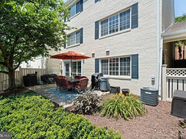 Condo for sale in Alexandria