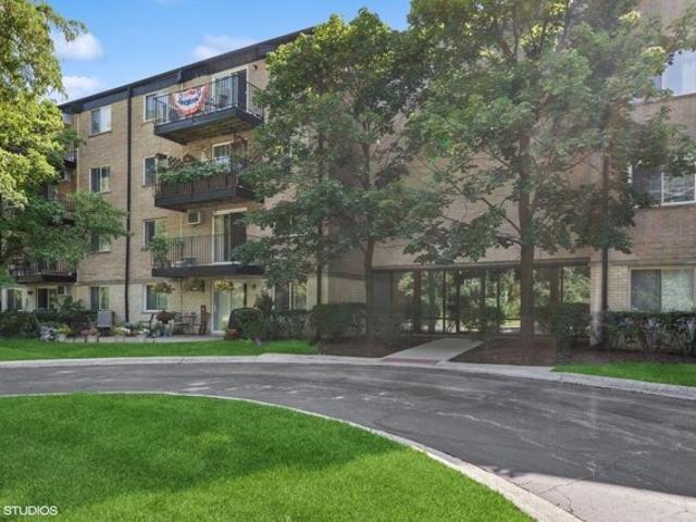 Condo for sale in Arlington Heights