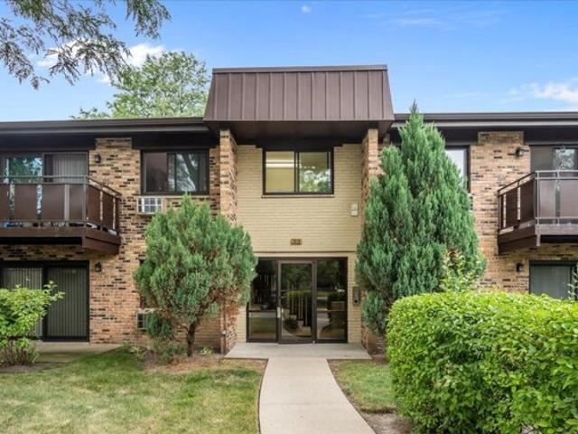 Condo for sale in Arlington Heights