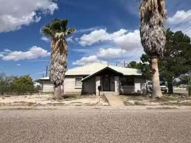 House for sale in Pecos