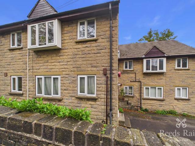 Apartment for rent in Yews Hill, Kirklees
