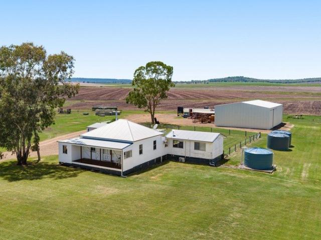 Cottage for sale in Felton, Queensland