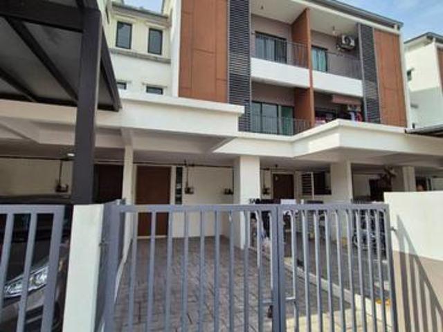 Townhouse for rent in Petaling, Subang Jaya