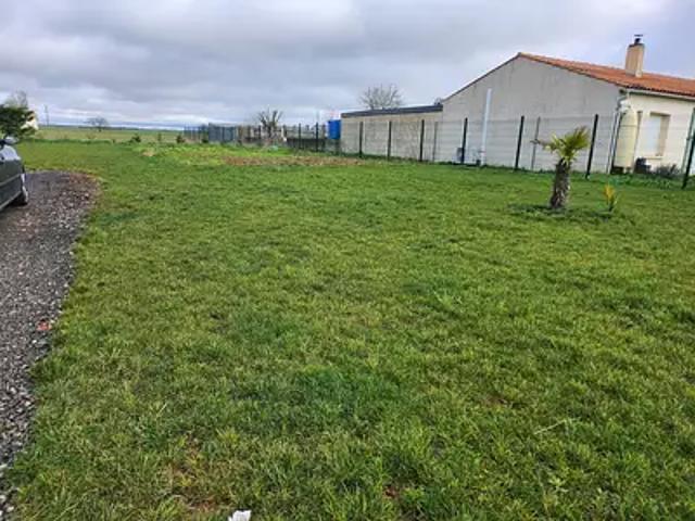 Terrain vente à Fontenay-le-Comte, Nalliers