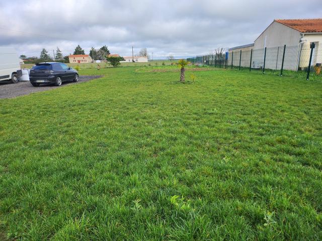 Terrain vente à Fontenay-le-Comte, Nalliers