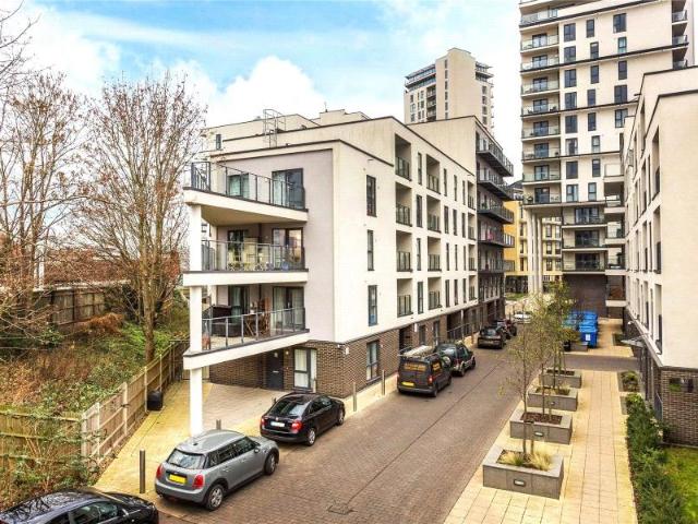 Apartment for rent in Horsell, Woking