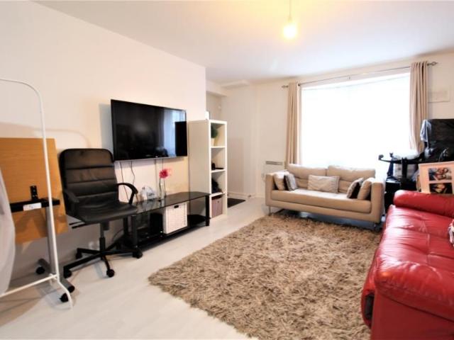 Apartment for rent in Horsell, Woking