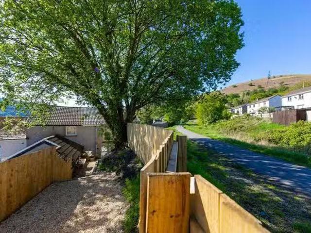 Apartment for rent in Troed-y-rhiw, Troedyrhiw