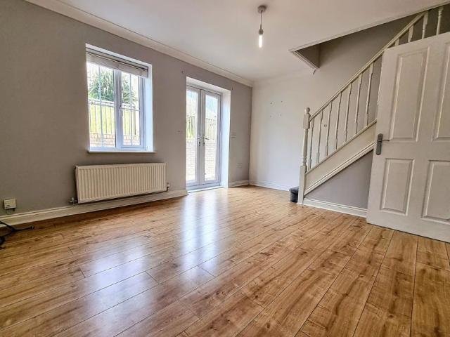 House for rent in Tonyrefail, Coedely