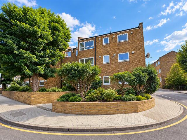 Apartment for rent in East Hill Estate, Greater London