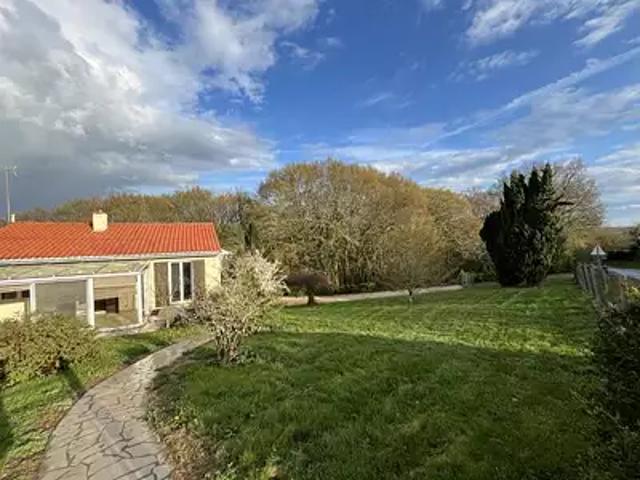 Maison location à Nanteuil-en-Vallée