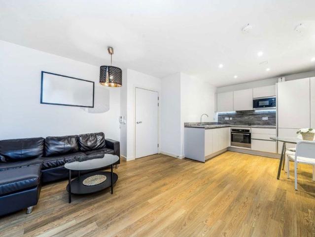 Apartment for rent in Greenland Place, Greater London