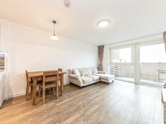 Apartment for rent in Greenland Place, Greater London