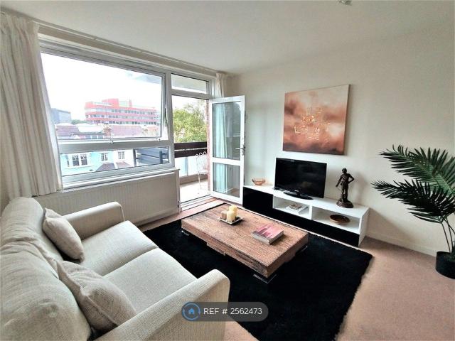 Apartment for rent in Lower Hurlingham, Greater London
