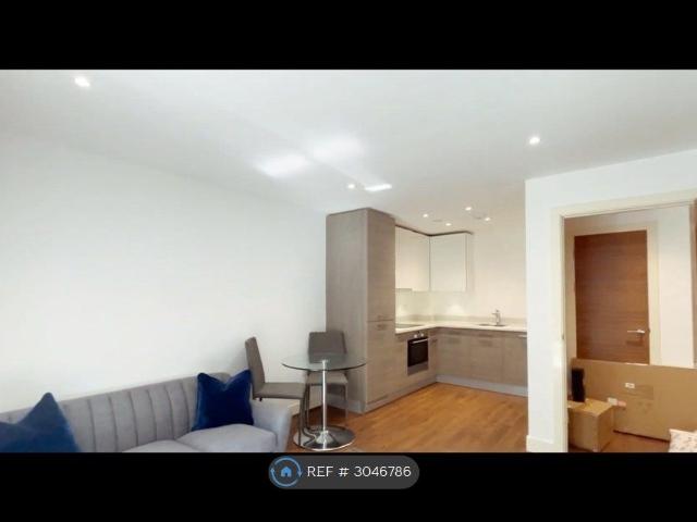 House for rent in London Borough of Ealing, Greater London