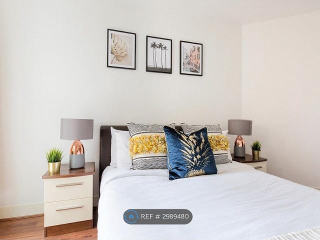House for rent in London Borough of Ealing, Greater London