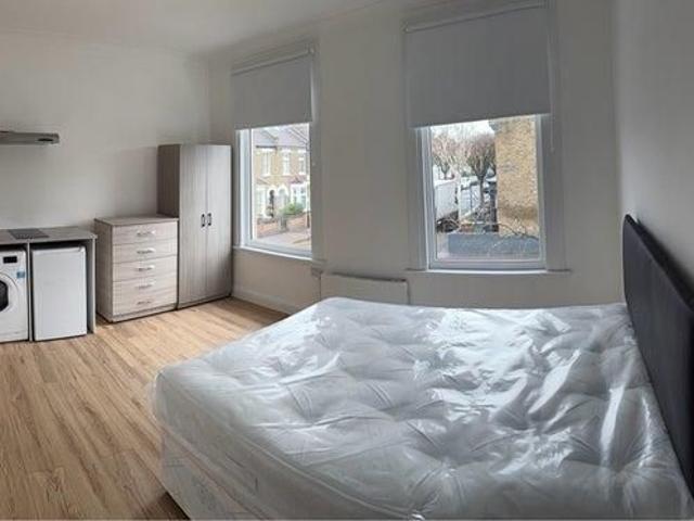 Studio for rent in Leytonstone, Greater London