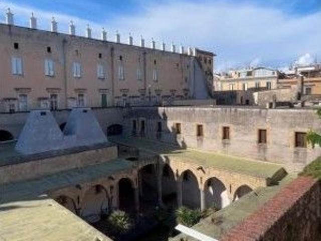 Appartamento in affitto a Municipalità 2, Campania
