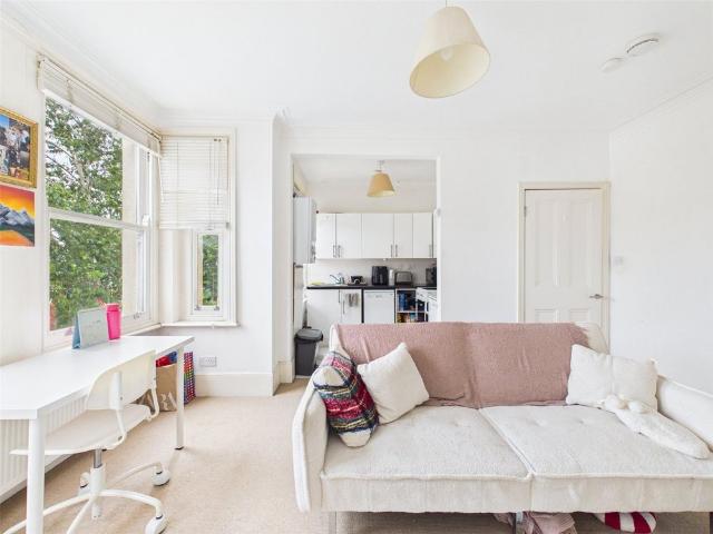 Apartment for rent in St Margarets, Greater London