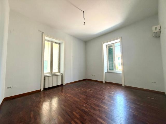 Villa Indipendente in affitto a Municipalità 1, Campania