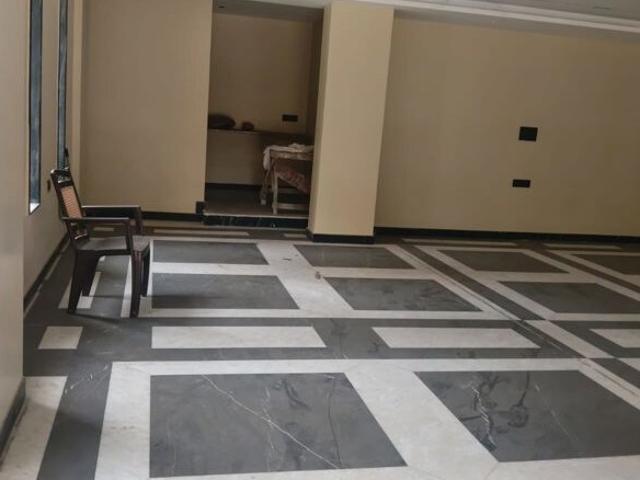 Commercial for rent in Deri