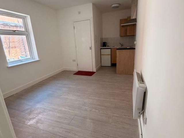 Studio for rent in Bede Island, Old Wharf