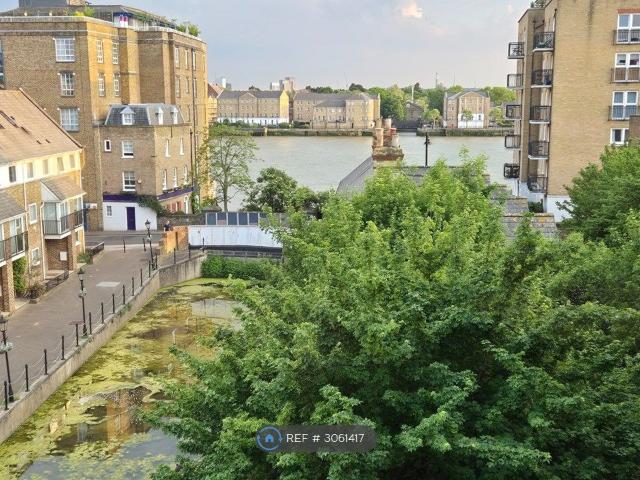 Room for rent in Ratcliffe, Greater London