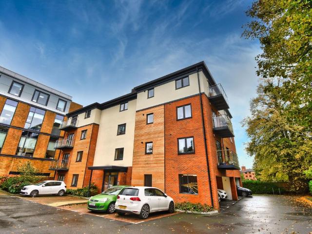Apartment for rent in Redhill, Reigate and Banstead