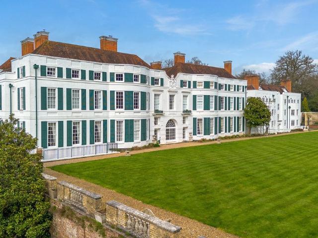 Apartment for rent in Burnham, Swallow