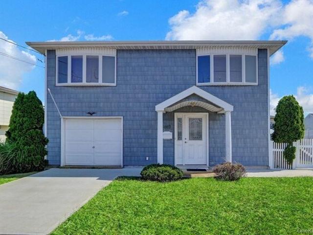 House for sale in Freeport, New York