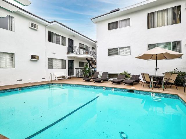 Apartment for rent in Canoga Park, California