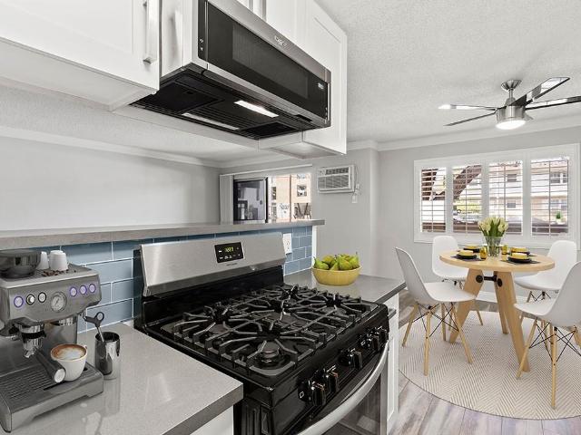 Apartment for rent in Colonial Corners, Los Angeles