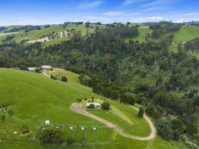 Cottage for sale in Strzelecki, Victoria