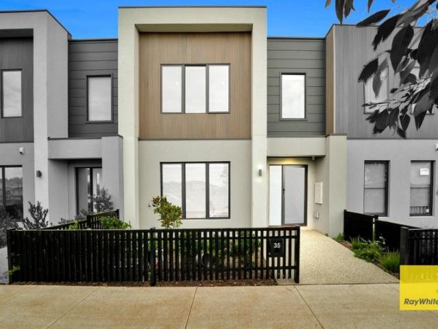 Townhouse for sale in Camerons Creek, Victoria