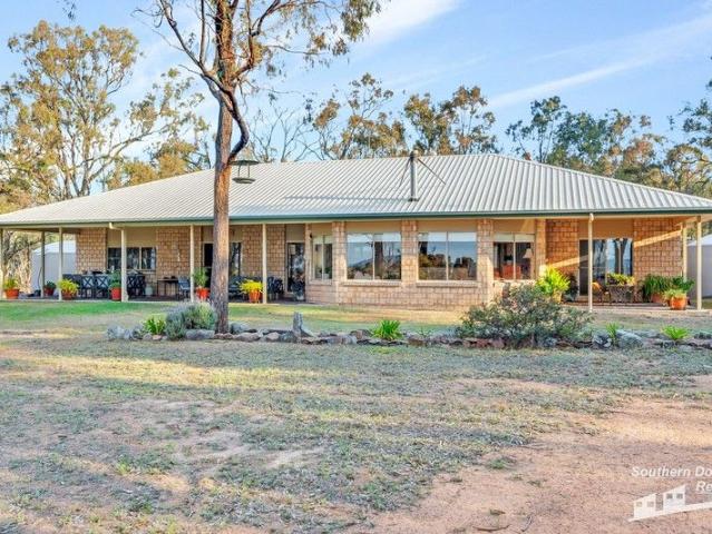 Cottage for sale in Leslie Dam, Queensland