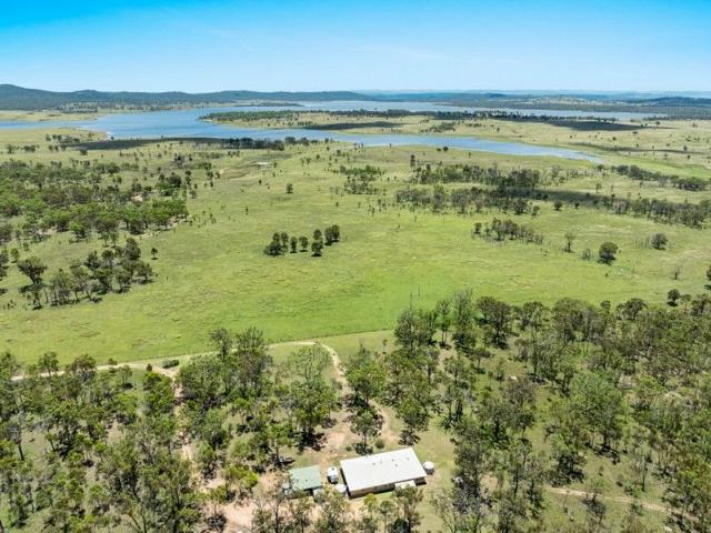 Cottage for sale in Leslie Dam, Queensland