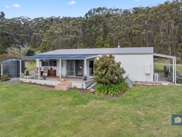 Cottage for sale in Hordern Vale, Victoria