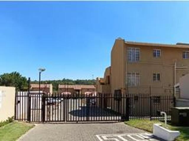 Townhouse for sale in Vosloorus, Gauteng