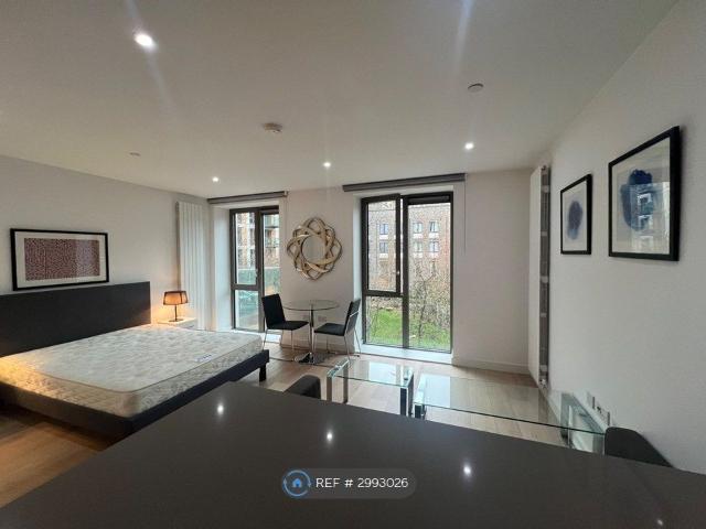 Studio for rent in Silvertown, Greater London