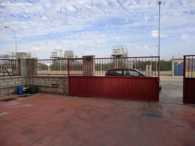 Nave en venta en Dos Hermanas, Andalucía